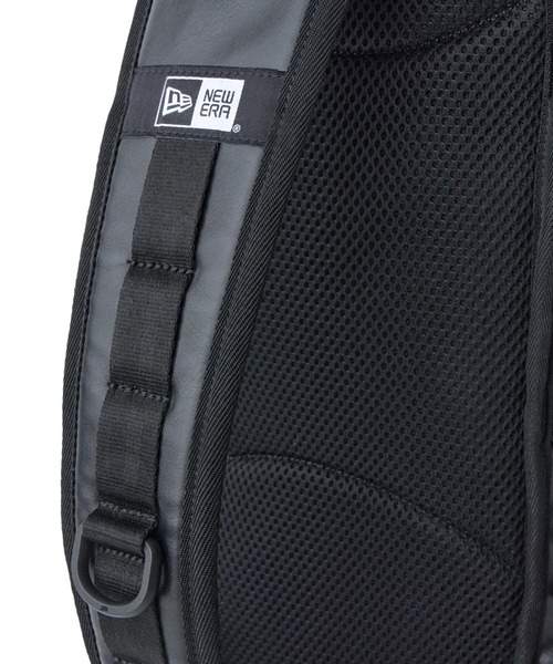 NEW ERA(ニューエラ)の「NEW ERA/ニューエラ スリングボディバッグ 12L シンセティックレザー ブラック 14750855(ボディバッグ/ウエストポーチ・メンズ・ブラック・FREE)」の5枚目の写真