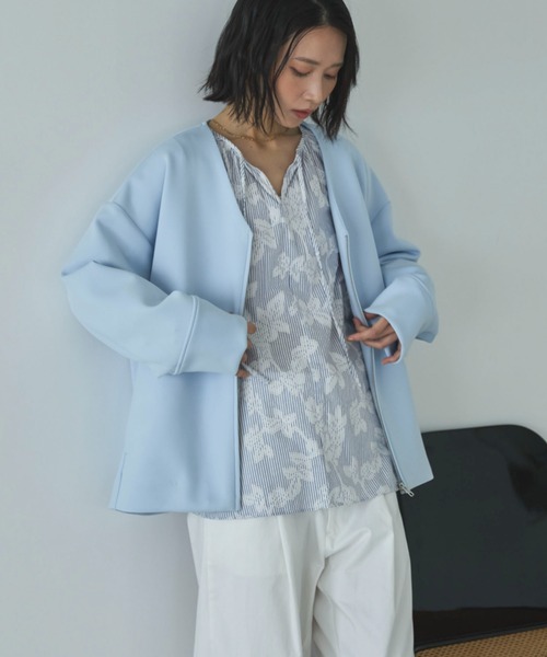 Doux archives(ドゥアルシーヴ)の「ボンディングノーカラーZIPブルゾン(ブルゾン・レディース・アイボリー/サックスブルー/チャコールグレー・FREE)」の3枚目の写真