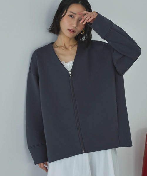 Doux archives(ドゥアルシーヴ)の「ボンディングノーカラーZIPブルゾン(ブルゾン・レディース・アイボリー/サックスブルー/チャコールグレー・FREE)」の2枚目の写真