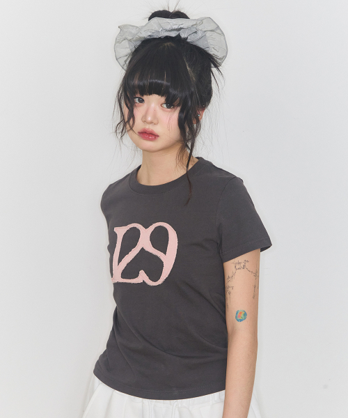 ILLIGO（イリゴ）の「129ロゴパッチTシャツチャコール（Tシャツ/カットソー・レディース・その他・OS）」の3枚目の写真
