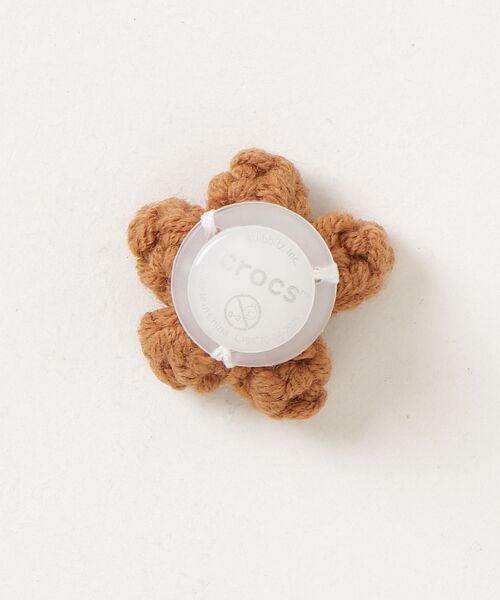 crocs(クロックス)の「crocs Crafted Crochet Brown Star / クロックス クラフテッドクロシェブラウンスター(シューズアクセサリー・レディース・マルチ・FREE)」の2枚目の写真