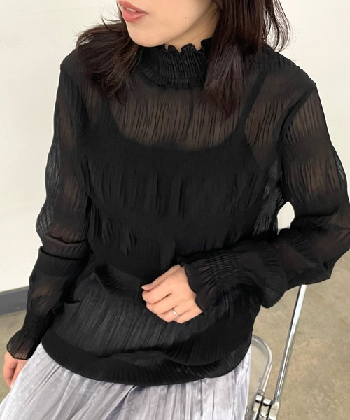 CRB（シーアールビー）の「シフォンシャーリングブラウス（シャツ/ブラウス・レディース・ブラック/オフホワイト/ベージュ・F）」の2枚目の写真