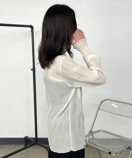 CRB（シーアールビー）の「シフォンシャーリングブラウス（シャツ/ブラウス・レディース・ブラック/オフホワイト/ベージュ・F）」の10枚目の写真
