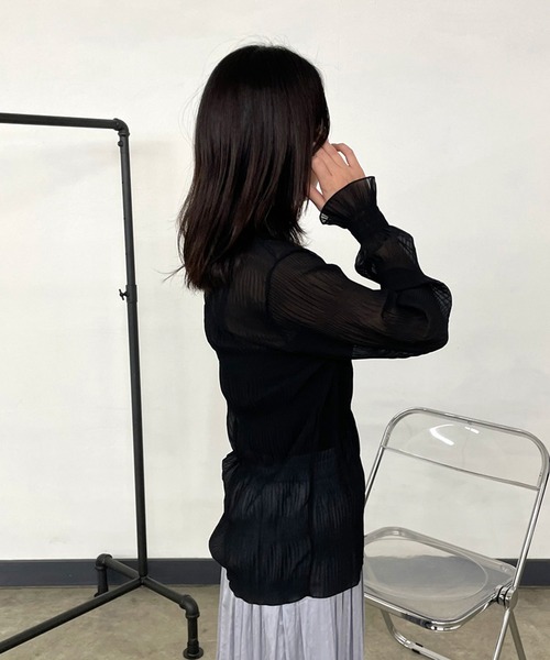CRB（シーアールビー）の「シフォンシャーリングブラウス（シャツ/ブラウス・レディース・ブラック/オフホワイト/ベージュ・F）」の16枚目の写真
