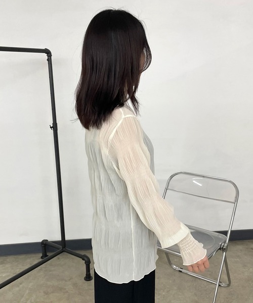CRB（シーアールビー）の「シフォンシャーリングブラウス（シャツ/ブラウス・レディース・ブラック/オフホワイト/ベージュ・F）」の9枚目の写真