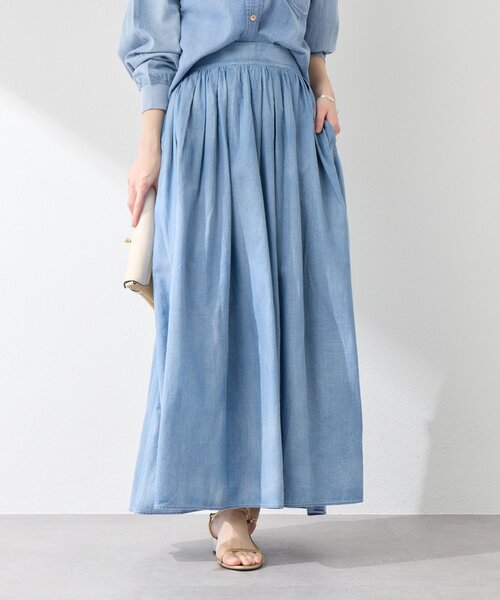 La boutique BonBon（ラブティックボンボン）の「【程よいカジュアル】シアーデニムギャザーロングスカート（デニムスカート・レディース・サックスブルー・PS/38/36）」の2枚目の写真