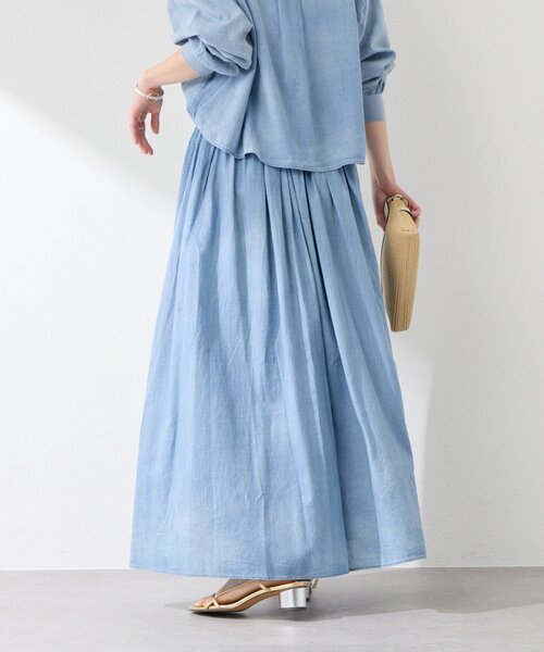 La boutique BonBon（ラブティックボンボン）の「【程よいカジュアル】シアーデニムギャザーロングスカート（デニムスカート・レディース・サックスブルー・PS/38/36）」の4枚目の写真