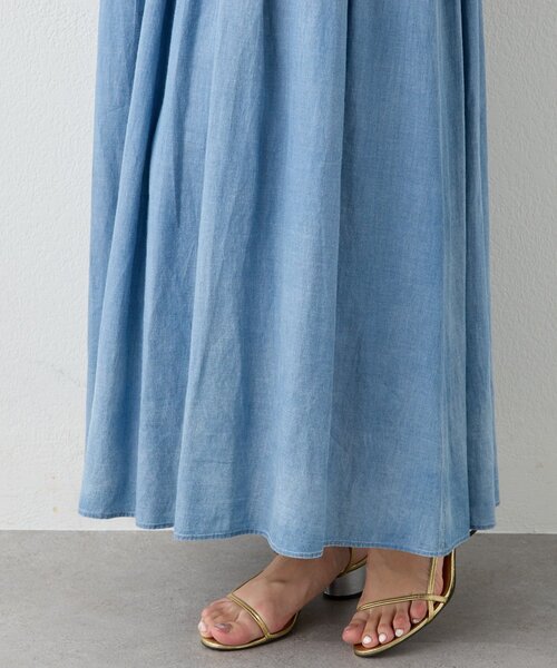La boutique BonBon（ラブティックボンボン）の「【程よいカジュアル】シアーデニムギャザーロングスカート（デニムスカート・レディース・サックスブルー・PS/38/36）」の17枚目の写真