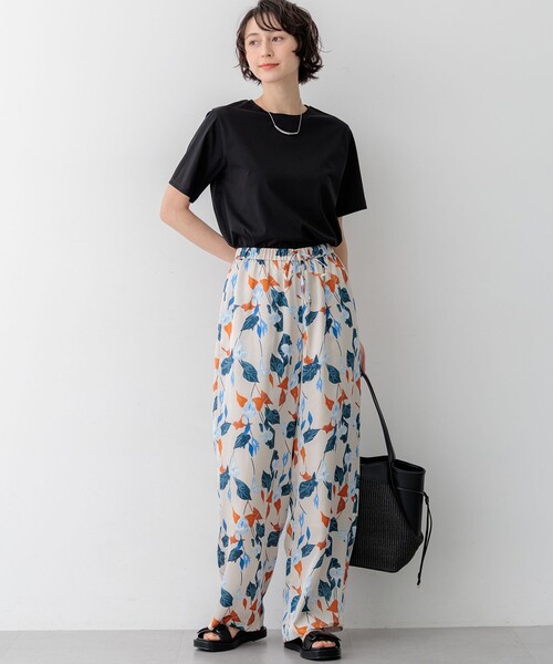 23区(ニジュウサンク)の「カラーリリープリント ワイド パンツ(その他パンツ・レディース・ブラック系5/ベージュ系5・38)」の12枚目の写真