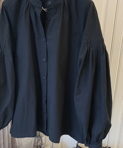 Flugge(フラッジー)の「ボリュームスリーブシャツブラウス(シャツ/ブラウス・レディース・ブラック/ホワイト・LARGE/MEDIUM)」の3枚目の写真