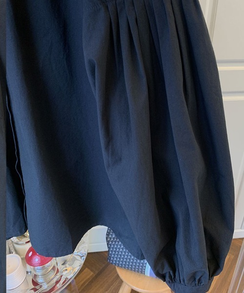 Flugge(フラッジー)の「ボリュームスリーブシャツブラウス(シャツ/ブラウス・レディース・ブラック/ホワイト・LARGE/MEDIUM)」の4枚目の写真