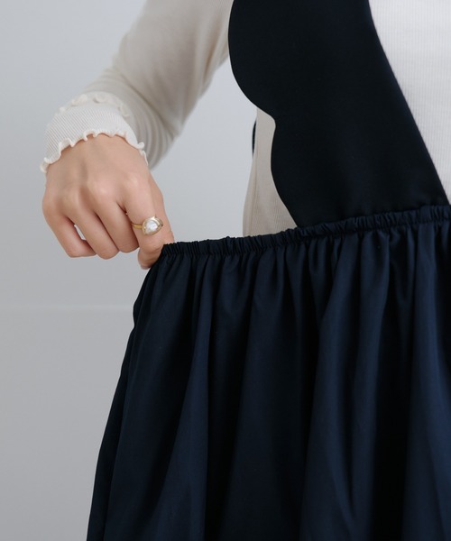 Neige(ネージュ)の「スカラップタフタ切替ジャンパースカート(ジャンパースカート・レディース・ネイビー/ブラック・ONE SIZE)」の20枚目の写真