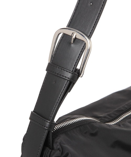 LEPSIM（レプシィム）の「ドッキングショルダー　636685（ショルダーバッグ・レディース・ブラック/チャコールグレー・ONE SIZE）」の5枚目の写真