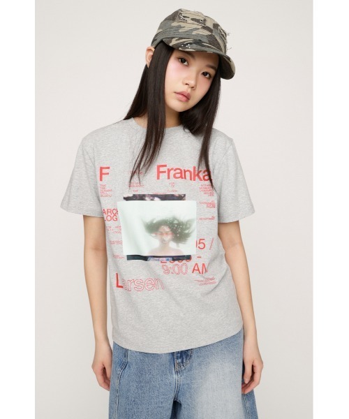 SLY(スライ)の「【SNSで話題!】PHOTO LOGO 2 SIZE T/SH フォトロゴツーサイズTSIZE T/SH フォトロゴツーサイズTシャツ 春服 夏服(Tシャツ/カットソー・レディース・イエロー/杢グレー/ホワイト・1/2)」の1枚目の写真