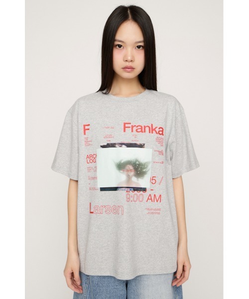 SLY(スライ)の「【SNSで話題!】PHOTO LOGO 2 SIZE T/SH フォトロゴツーサイズTSIZE T/SH フォトロゴツーサイズTシャツ 春服 夏服(Tシャツ/カットソー・レディース・イエロー/杢グレー/ホワイト・1/2)」の17枚目の写真