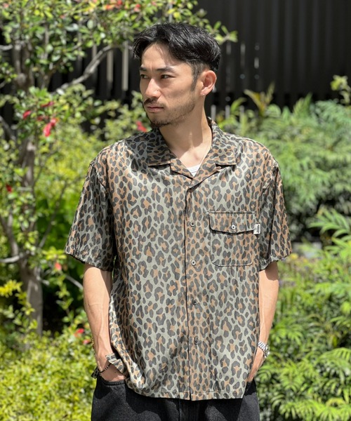 MAGIC NUMBER(マジック ナンバー)の「【MAGIC NUMBER】RAYON TWILL LEOPARD OPEN CALLOR SHIRT(シャツ/ブラウス・メンズ・ブラック/ブラウン・LARGE/MEDIUM)」の2枚目の写真
