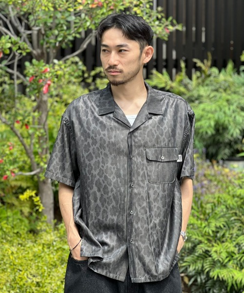 MAGIC NUMBER(マジック ナンバー)の「【MAGIC NUMBER】RAYON TWILL LEOPARD OPEN CALLOR SHIRT(シャツ/ブラウス・メンズ・ブラック/ブラウン・LARGE/MEDIUM)」の1枚目の写真