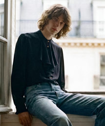 UNTAGE（アンテージ）の「バンドカラー フラウンス フラケット ブラウス[ブラック(MAN)]_UTS-FS92（シャツ/ブラウス）」