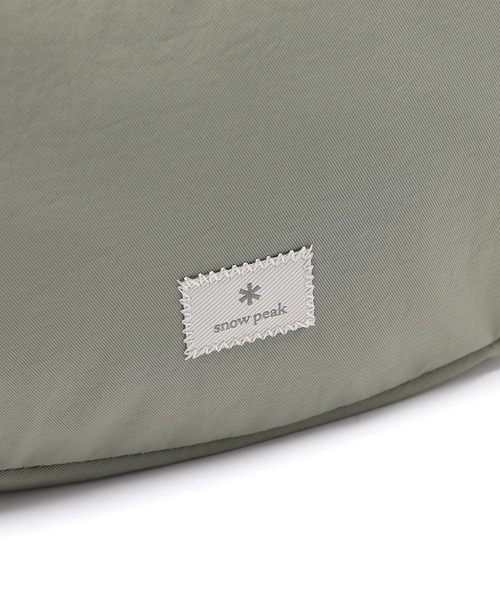 Snow Peak(スノーピーク)の「Snow Peak / Softwill Hobo Bag ソフトウィル ホーボーバッグ 海外限定(ショルダーバッグ・レディース・カーキ/ライトベージュ/ブラック/ブラウン・ONE SIZE)」の9枚目の写真