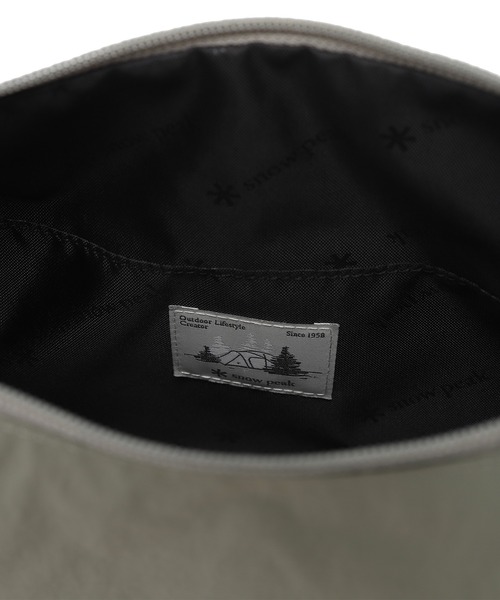 Snow Peak(スノーピーク)の「Snow Peak / Softwill Hobo Bag ソフトウィル ホーボーバッグ 海外限定(ショルダーバッグ・レディース・カーキ/ライトベージュ/ブラック/ブラウン・ONE SIZE)」の11枚目の写真