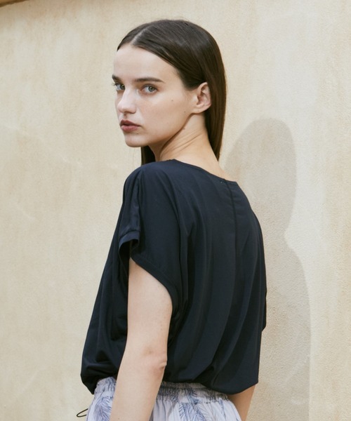 Julier Yoga and Relax（ジュリエヨガアンドリラックス）の「Julier マイクロ天竺ドレープトップス（Tシャツ/カットソー・レディース・ブラック/ホワイト/ライトブルーグレー・FREE）」の5枚目の写真