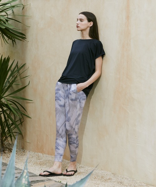 Julier Yoga and Relax（ジュリエヨガアンドリラックス）の「Julier マイクロ天竺ドレープトップス（Tシャツ/カットソー・レディース・ブラック/ホワイト/ライトブルーグレー・FREE）」の6枚目の写真