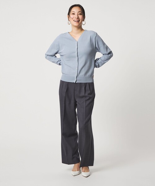 A DAY IN THE LIFE UNITED ARROWS（アデイインザライフユナイテッドアローズ）の「フェイクパールボタン 2WAY Vネックニット ‐ウォッシャブル‐＜A DAY IN THE LIFE＞（ニット/セーター・レディース・ネイビー/ライトグレー/ライトブルー/オリーブ・FREE）」の6枚目の写真