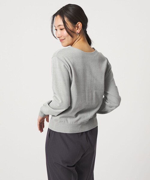 A DAY IN THE LIFE UNITED ARROWS（アデイインザライフユナイテッドアローズ）の「フェイクパールボタン 2WAY Vネックニット ‐ウォッシャブル‐＜A DAY IN THE LIFE＞（ニット/セーター・レディース・ネイビー/ライトグレー/ライトブルー/オリーブ・FREE）」の10枚目の写真