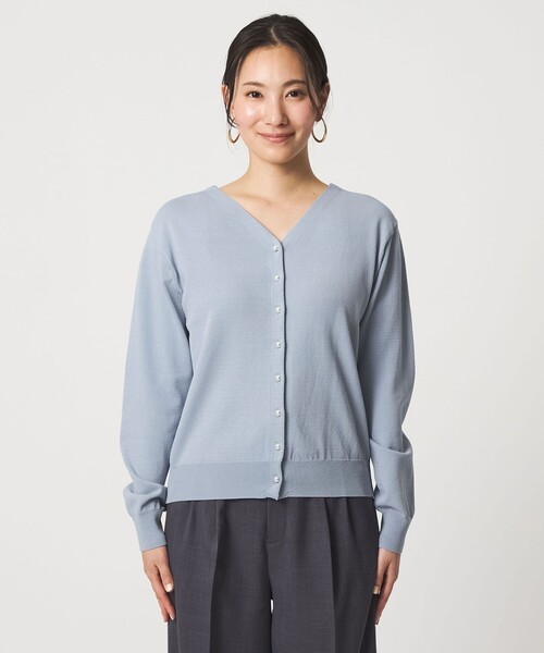 A DAY IN THE LIFE UNITED ARROWS（アデイインザライフユナイテッドアローズ）の「フェイクパールボタン 2WAY Vネックニット ‐ウォッシャブル‐＜A DAY IN THE LIFE＞（ニット/セーター・レディース・ネイビー/ライトグレー/ライトブルー/オリーブ・FREE）」の15枚目の写真