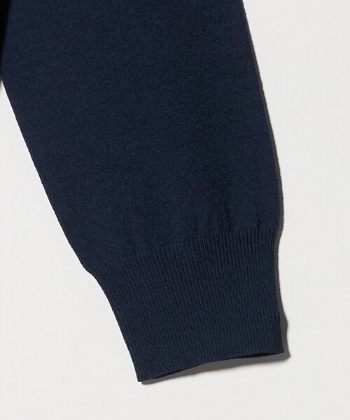 A DAY IN THE LIFE UNITED ARROWS（アデイインザライフユナイテッドアローズ）の「フェイクパールボタン 2WAY Vネックニット ‐ウォッシャブル‐＜A DAY IN THE LIFE＞（ニット/セーター・レディース・ネイビー/ライトグレー/ライトブルー/オリーブ・FREE）」の20枚目の写真