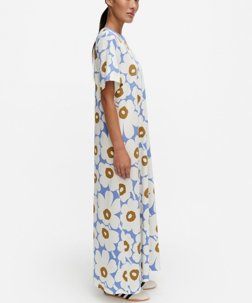 marimekko(マリメッコ)の「【ASIA&FINLAND EXCLUSIVE】Sh Koostua Unikko / Dress(ワンピース・レディース・ライトブルー・X-SMALL/SMALL/MEDIUM/LARGE)」の2枚目の写真