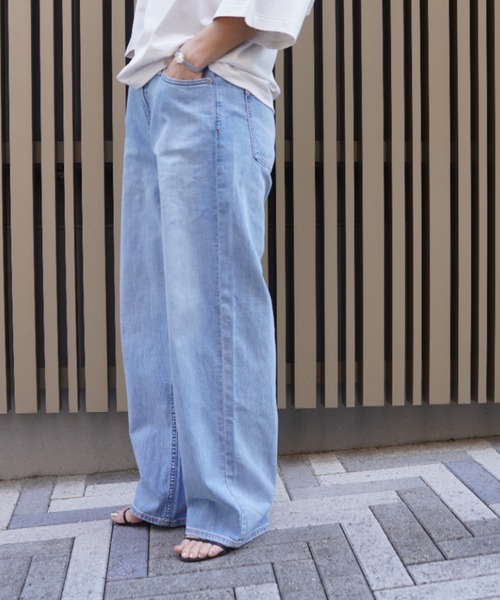 upperhights（アッパーハイツ）の「upper hights（アッパーハイツ）THE LAZY NIECE MID-RISE/ワイド/ライトオンス（デニムパンツ・レディース・ブルー/ブルー系その他3・24/23/25/22）」の4枚目の写真