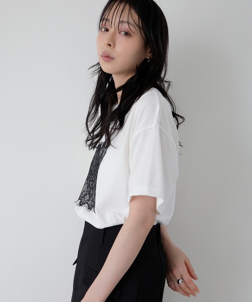 LIAN（リアン）の「【UVカット＆接触冷感】レースレイヤードロゴTシャツ（Tシャツ/カットソー・レディース・オフホワイト/チャコールグレー/ブラック・FREE）」の5枚目の写真