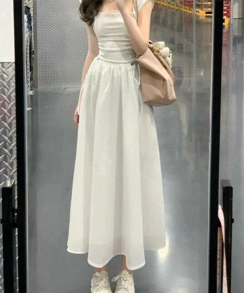 SallyLunn(サリーラン)の「スクエアネックハイウエストギャザーワンピース(ワンピース・レディース・ホワイト・MEDIUM/LARGE)」の5枚目の写真