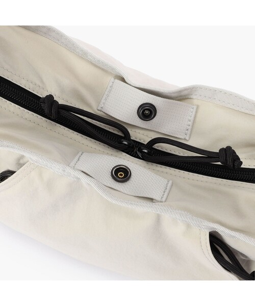 BRIEFING(ブリーフィング)の「HOBO BAG WIDE(Sサイズ)(ショルダーバッグ・メンズ・ブラック/オフホワイト・FREE)」の12枚目の写真