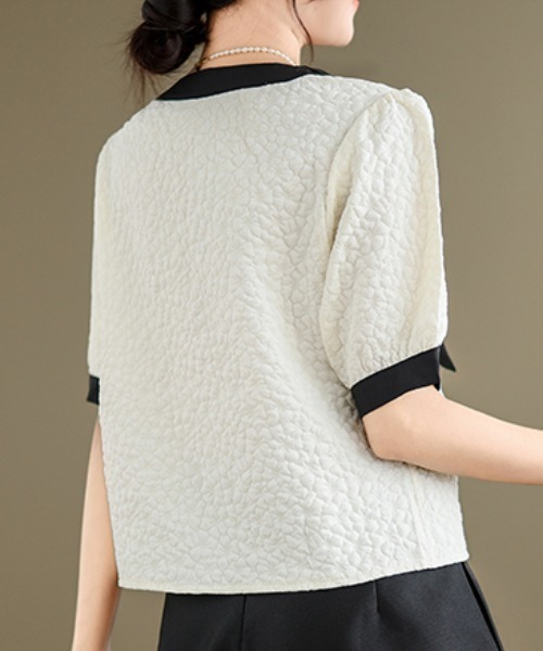 AMAJI(アマジ)の「ビッグリボン バイカラートップス/ パールボタン / ジャガード / 半袖 / モード / 2026 SS(Tシャツ/カットソー・レディース・ホワイト/ブラック・X-LARGE/LARGE/MEDIUM)」の5枚目の写真