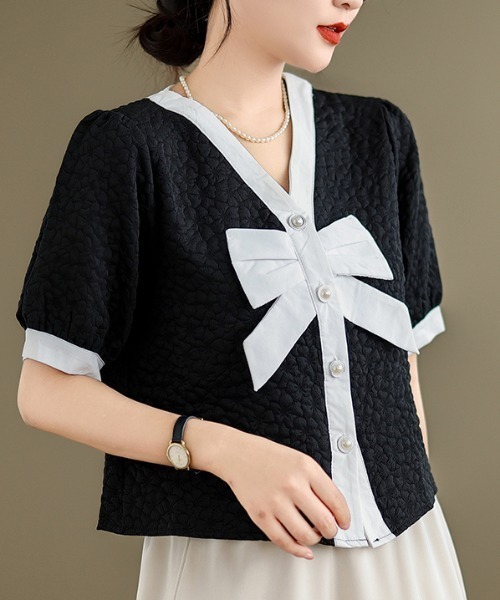 AMAJI(アマジ)の「ビッグリボン バイカラートップス/ パールボタン / ジャガード / 半袖 / モード / 2026 SS(Tシャツ/カットソー・レディース・ホワイト/ブラック・X-LARGE/LARGE/MEDIUM)」の8枚目の写真