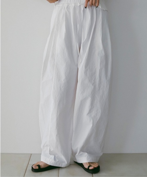 anuke(アンヌーク)の「Volumetuck Cocoon Pants(その他パンツ・レディース・ブラック/ホワイト/ブラウン/ピンク・36inch/38inch)」の1枚目の写真