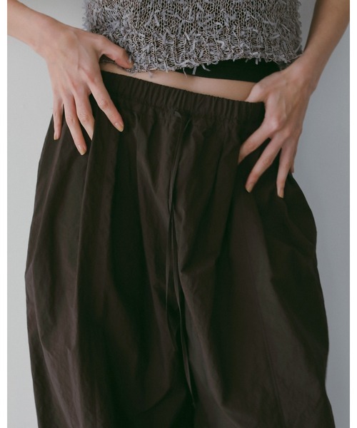 anuke(アンヌーク)の「Volumetuck Cocoon Pants(その他パンツ・レディース・ブラック/ホワイト/ブラウン/ピンク・36inch/38inch)」の14枚目の写真