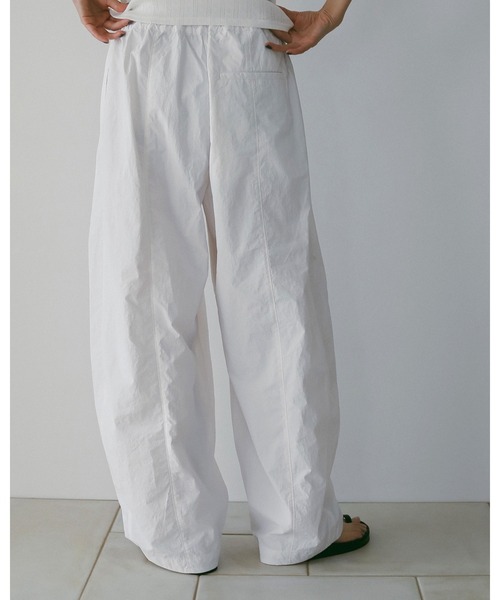 anuke(アンヌーク)の「Volumetuck Cocoon Pants(その他パンツ・レディース・ブラック/ホワイト/ブラウン/ピンク・36inch/38inch)」の15枚目の写真