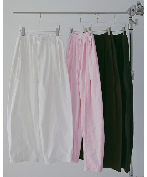 anuke(アンヌーク)の「Volumetuck Cocoon Pants(その他パンツ・レディース・ブラック/ホワイト/ブラウン/ピンク・36inch/38inch)」の10枚目の写真
