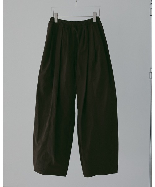 anuke(アンヌーク)の「Volumetuck Cocoon Pants(その他パンツ・レディース・ブラック/ホワイト/ブラウン/ピンク・36inch/38inch)」の6枚目の写真