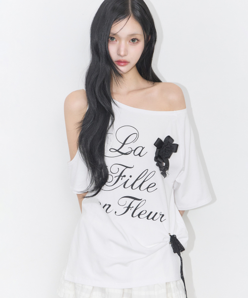 ILLIGO（イリゴ）の「カットアウトロゼットTシャツホワイト（Tシャツ/カットソー・レディース・その他・OS）」の2枚目の写真
