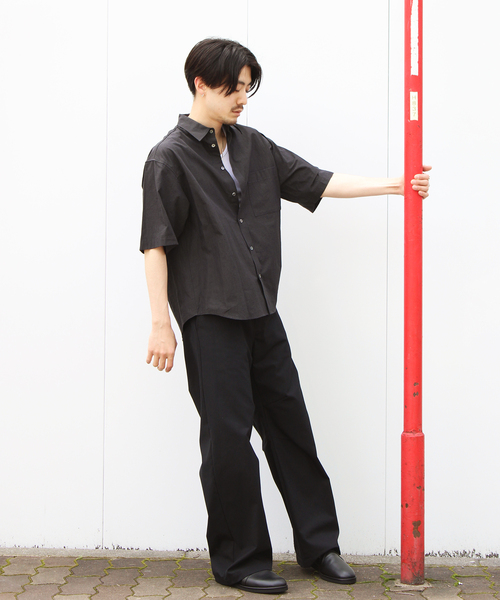 WISM（ウィズム）の「NAMELESSNESS / ネームレスネス COTTON SHORT SLEEVE SHIRT（シャツ/ブラウス・メンズ・ブラック/ホワイト/ブルー・3/2）」の16枚目の写真