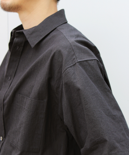 WISM（ウィズム）の「NAMELESSNESS / ネームレスネス COTTON SHORT SLEEVE SHIRT（シャツ/ブラウス・メンズ・ブラック/ホワイト/ブルー・3/2）」の15枚目の写真