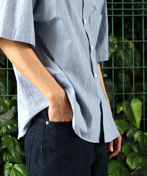 WISM（ウィズム）の「NAMELESSNESS / ネームレスネス COTTON SHORT SLEEVE SHIRT（シャツ/ブラウス・メンズ・ブラック/ホワイト/ブルー・3/2）」の7枚目の写真