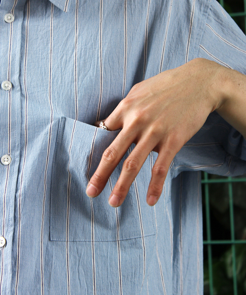 WISM（ウィズム）の「NAMELESSNESS / ネームレスネス COTTON SHORT SLEEVE SHIRT（シャツ/ブラウス・メンズ・ブラック/ホワイト/ブルー・3/2）」の6枚目の写真