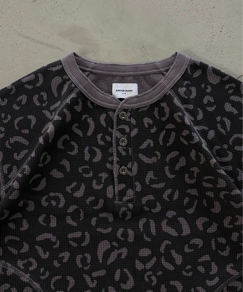 ANDER HUNK(アンダーハンク)の「Reopard Henry neck Thermal T / レオパードヘンリーネックサーマルT(Tシャツ/カットソー・メンズ・ブラック/ブラウン・MEDIUM/LARGE)」の3枚目の写真