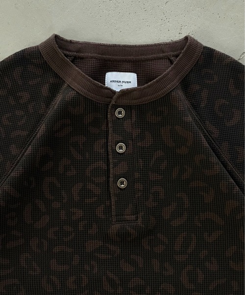 ANDER HUNK(アンダーハンク)の「Reopard Henry neck Thermal T / レオパードヘンリーネックサーマルT(Tシャツ/カットソー・メンズ・ブラック/ブラウン・MEDIUM/LARGE)」の5枚目の写真