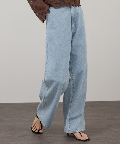 KURO(クロ)の「【KURO for SALON(クロ)】別注EASY TUCK DENIM LIGHT INDIGO / デニムパンツ(デニムパンツ・レディース・サックスブルー・1/0)」の3枚目の写真
